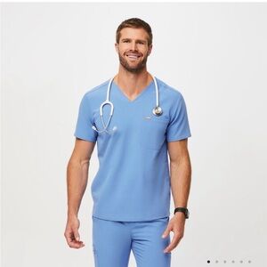 COPY - Like new - barely worn Men’s Medium Figs scrub set